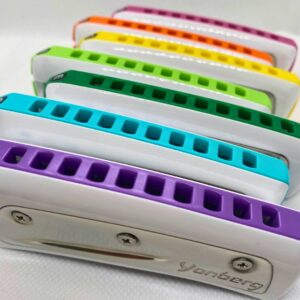 7 harmonicas aux couleurs de l'arc-en-ciel
